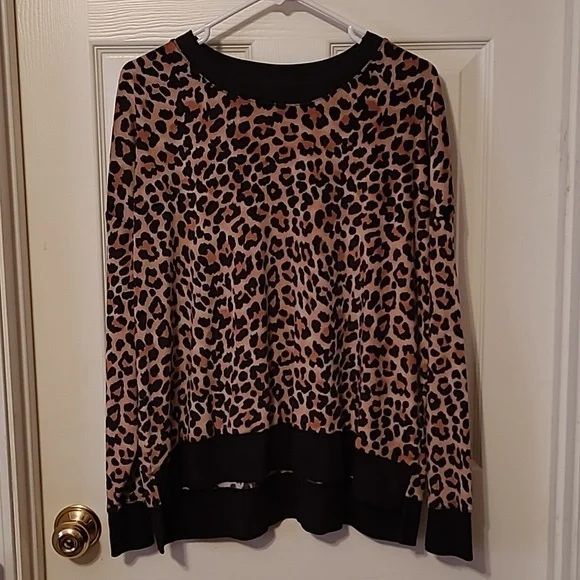 Velour Animal Print Top - Picture 6 of 6